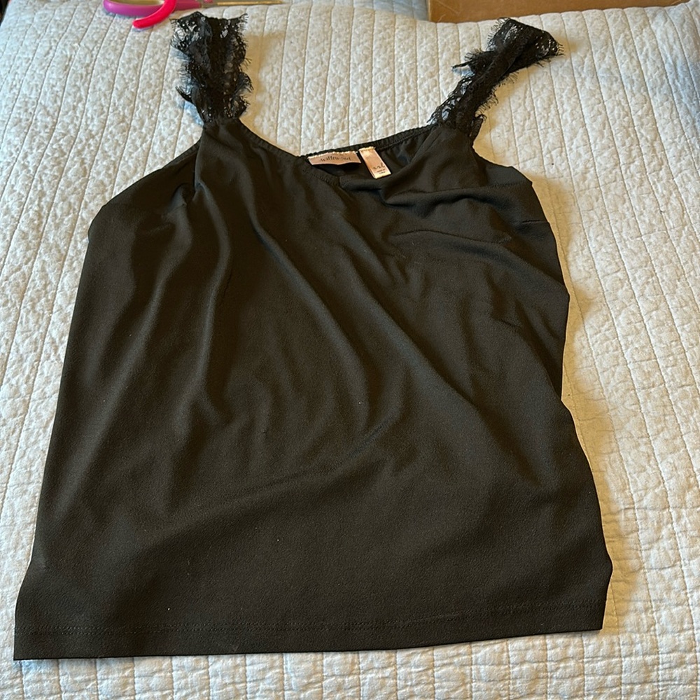 NWOT Willow & Root adjustable lace strap tank. Dress up or down. XXL more xl